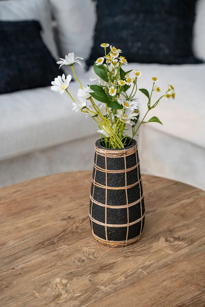 The Cutie Vase, Terrakotta- und Rattanvase von Bazar Bizar, Größe L, Natur / Schwarz, Ansicht 2