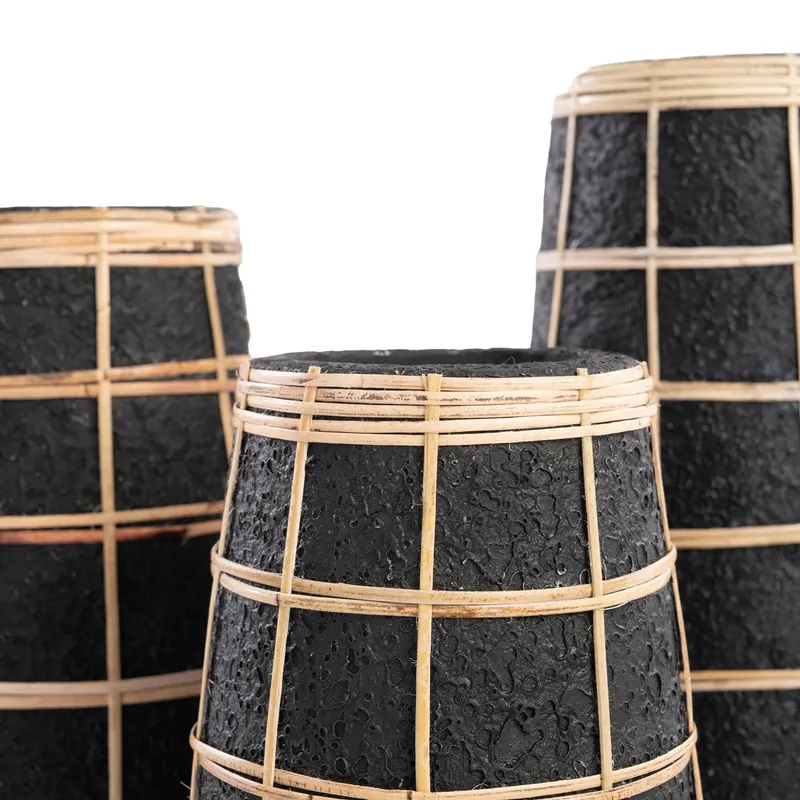 The Cutie Vase, Terrakotta- und Rattanvase von Bazar Bizar, Größe S, Schwarz / Natur, Ansicht 5