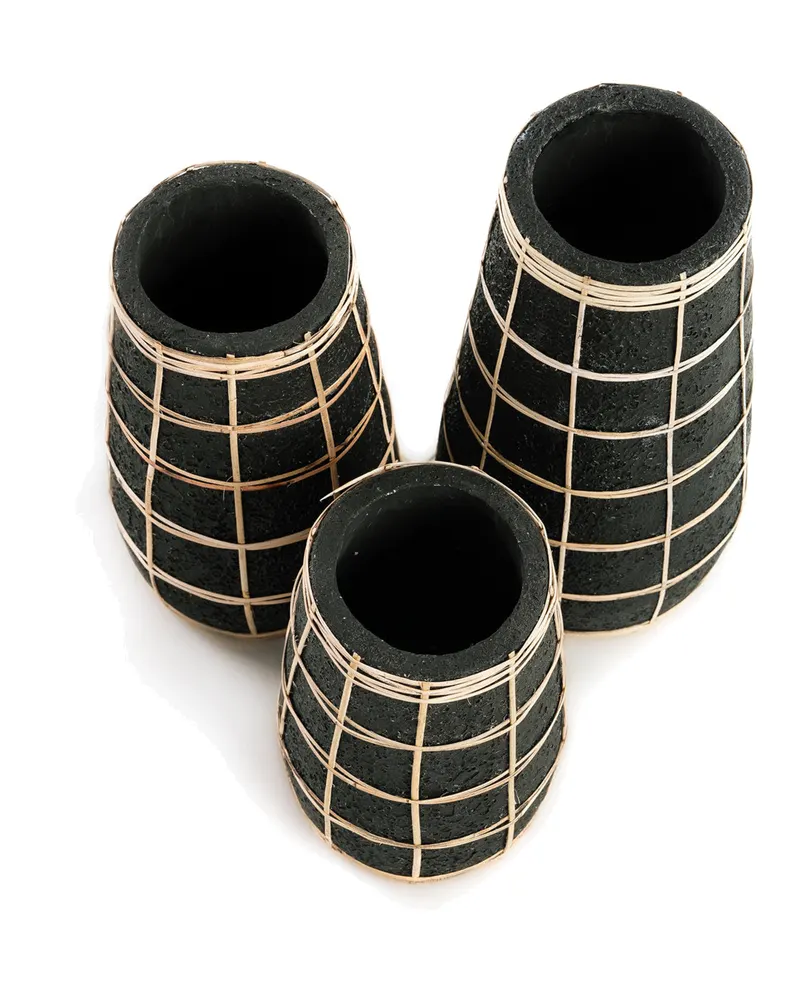The Cutie Vase, Terrakotta- und Rattanvase von Bazar Bizar, Größe S, Schwarz / Natur, Ansicht 6
