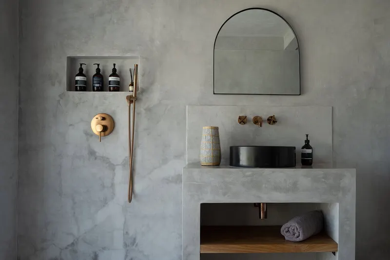 The Cutie Vase, Terrakotta- und Rattanvase von Bazar Bizar, Größe L, Beton-Natur, Ansicht 3