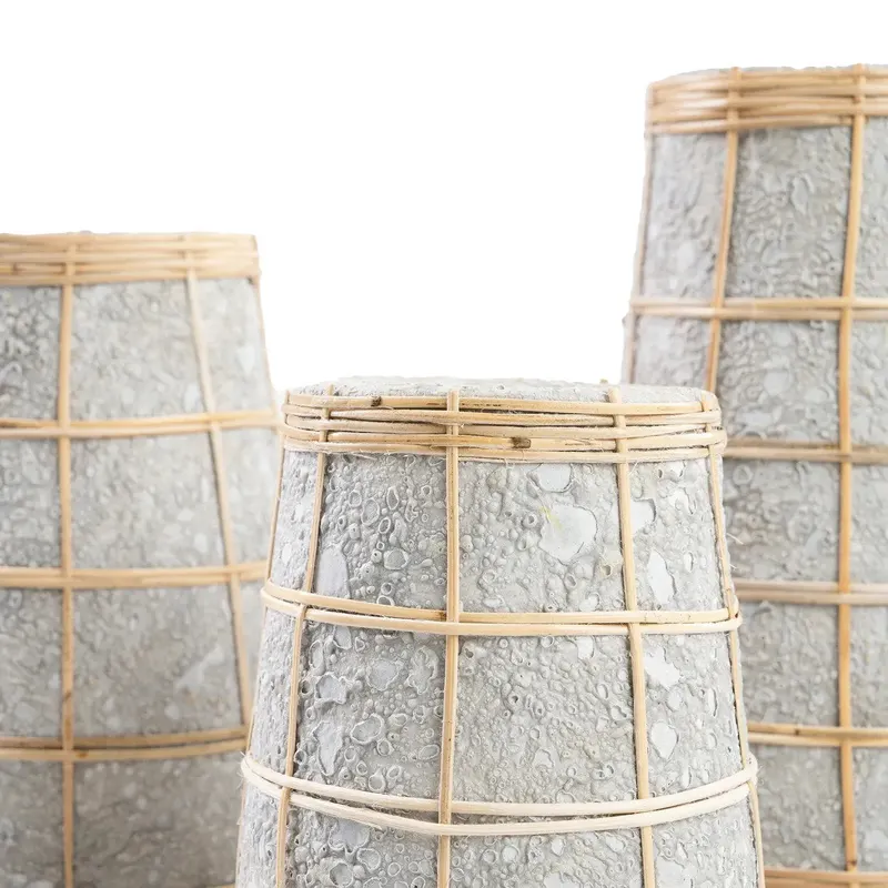 The Cutie Vase, Terrakotta- und Rattanvase von Bazar Bizar, Größe M, Beton-Natur, Ansicht 7