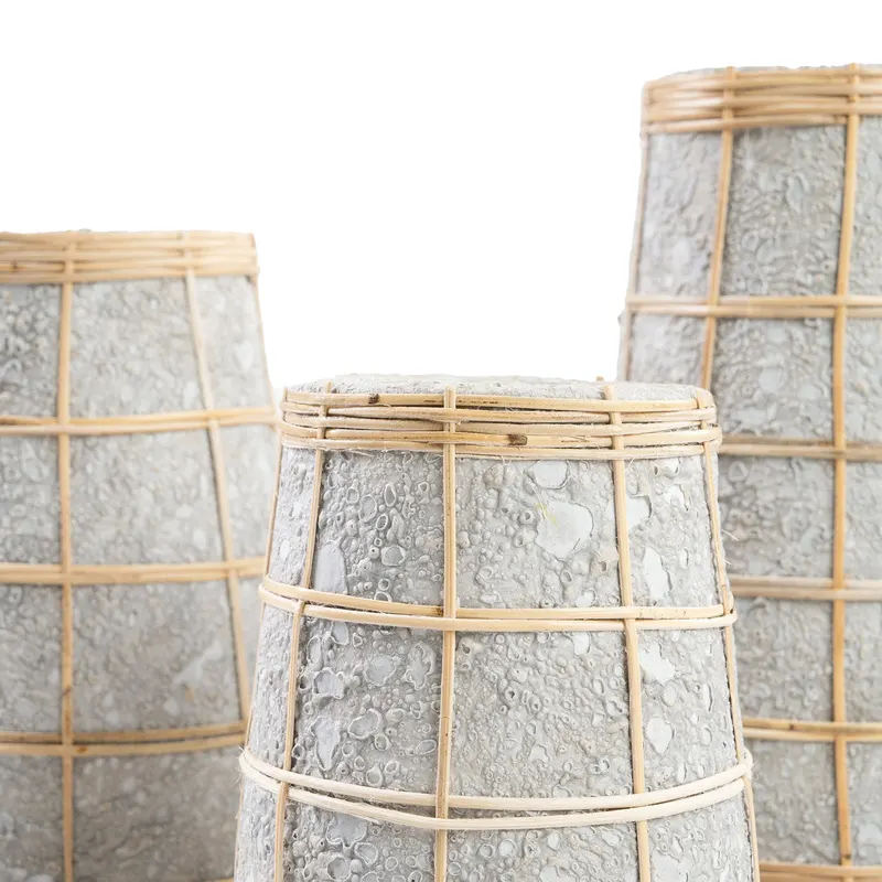 The Cutie Vase, Terrakotta- und Rattanvase von Bazar Bizar, Größe S, Beton-Natur, Ansicht 7