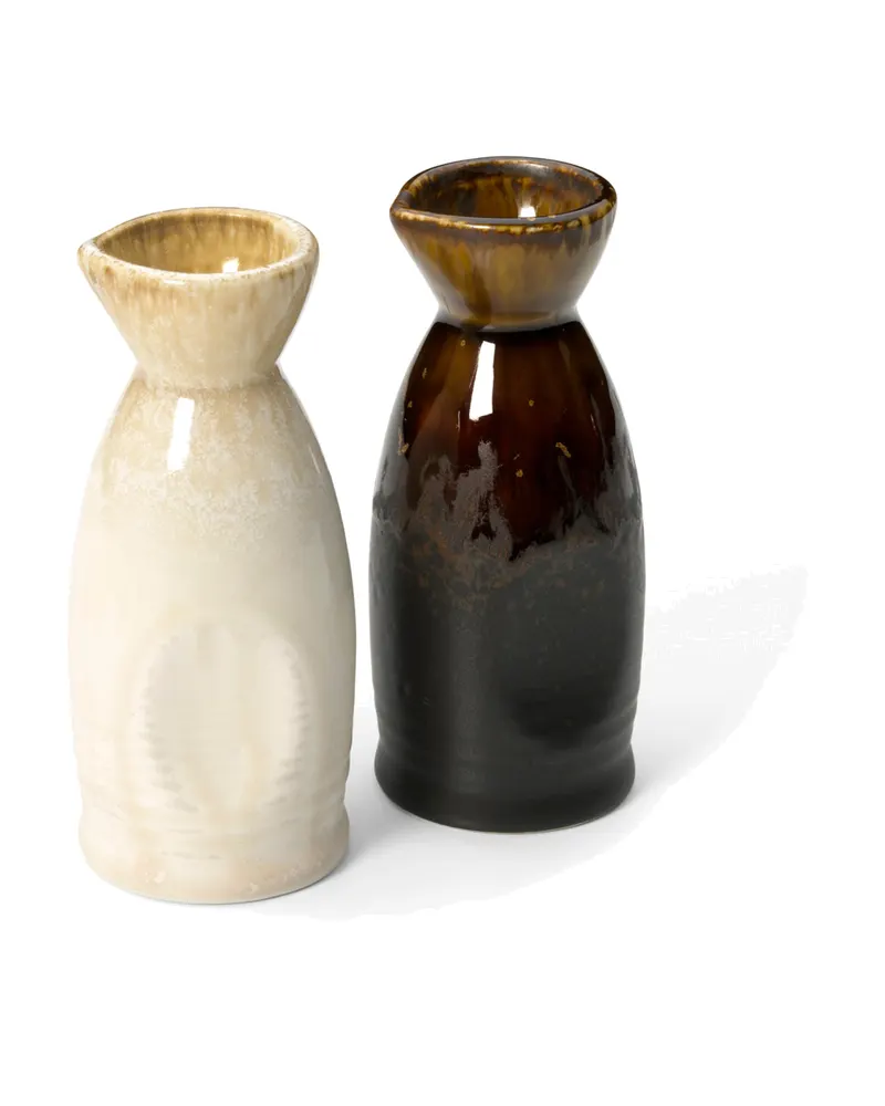 The Da Rocha Saké Pourer Keramikkaraffe von Bazar Bizar, Größe 5 × 5 × 12 cm, Weiß / Honig, Ansicht 4