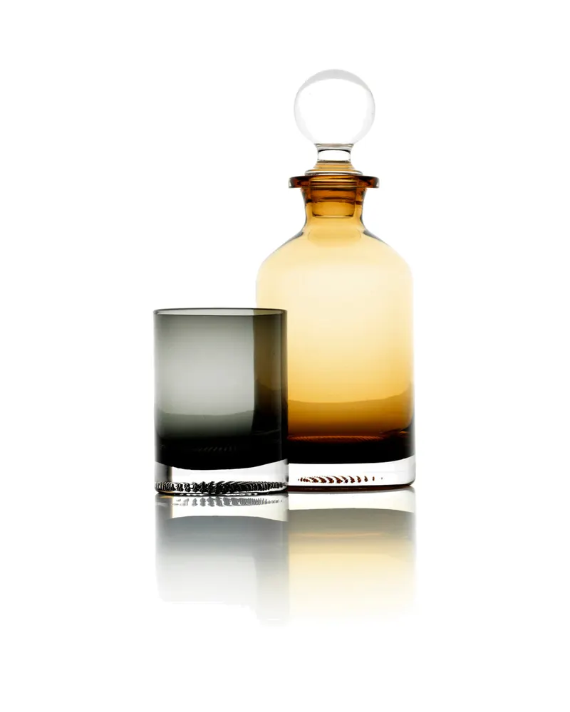 The Dot Decanter Carafe Karaffe aus Recyclingglas von Bazar Bizar, Größe 9 × 9 × 27 cm, Bernstein, Ansicht 4