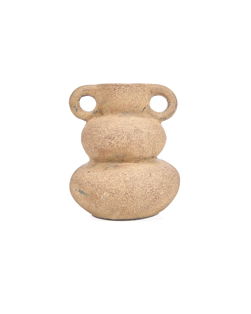 The Earthen Balance Vase aus Terrakotta