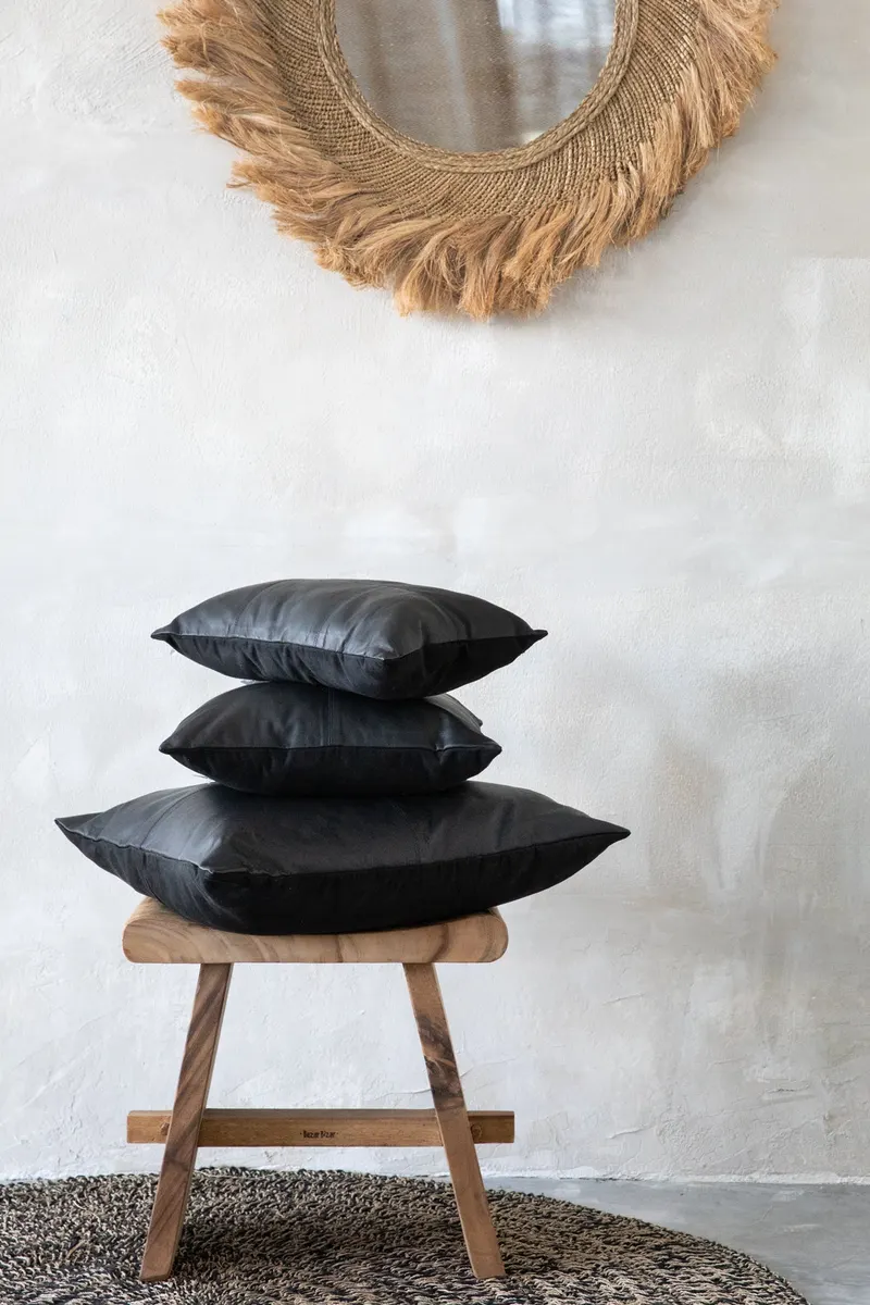 The Four Panel Leather Cushion Cover Kissenbezug von Bazar Bizar, Größe 40 × 40 cm, Schwarz, Ansicht 5