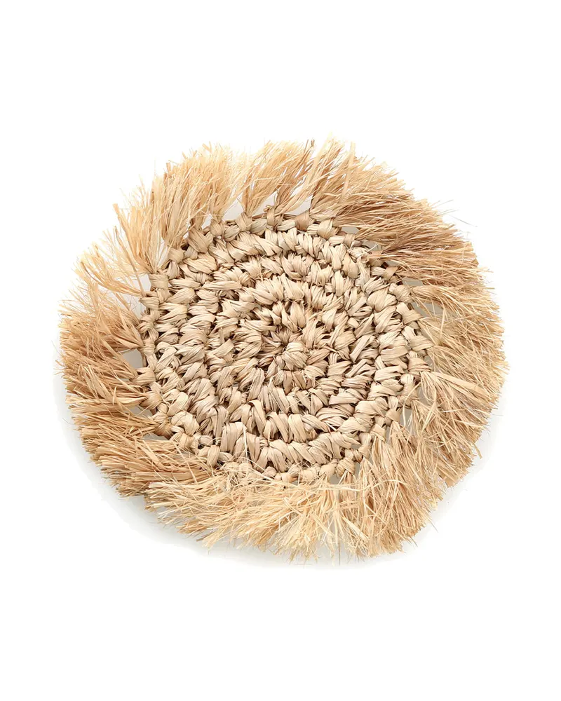 The Fringe Raffia Coaster Untersetzer aus Naturfasern von Bazar Bizar, Größe 16 × 16 × 1 cm, Ansicht 1