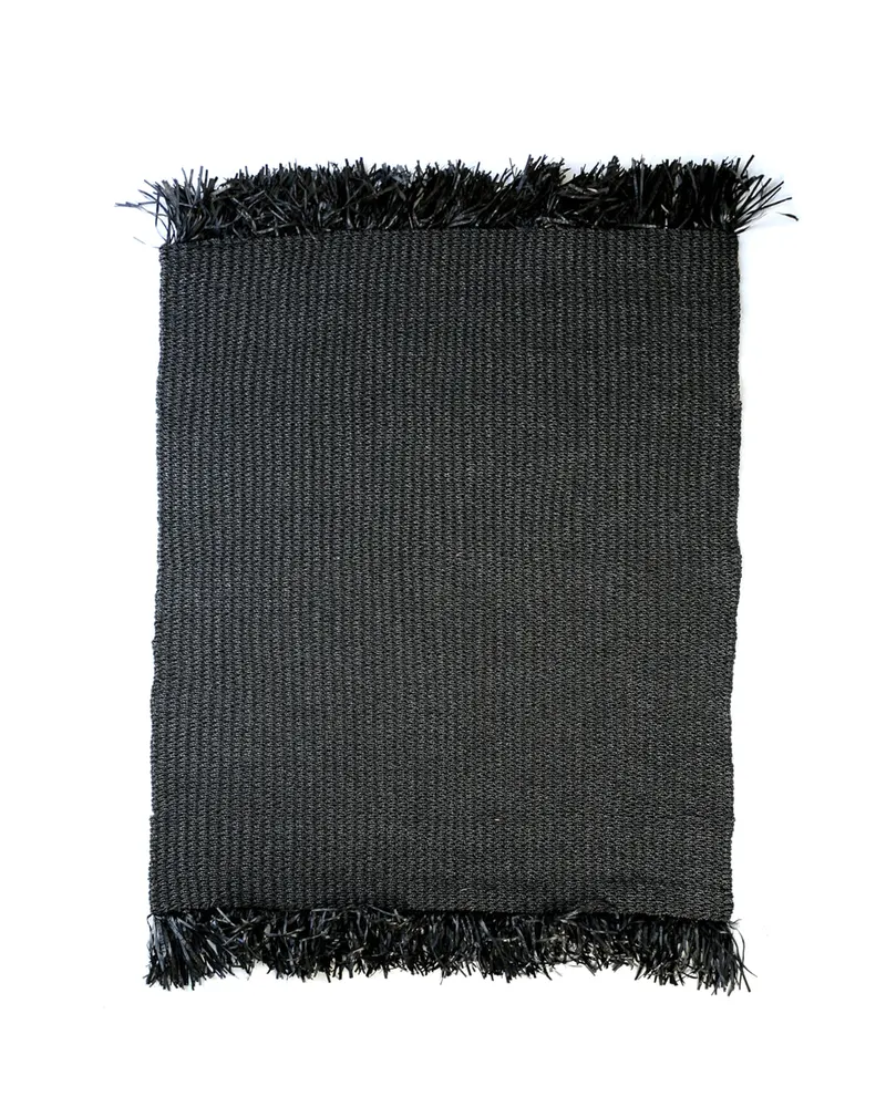 The Fringed Carpet schwarzer Teppich, 180 × 240 cm