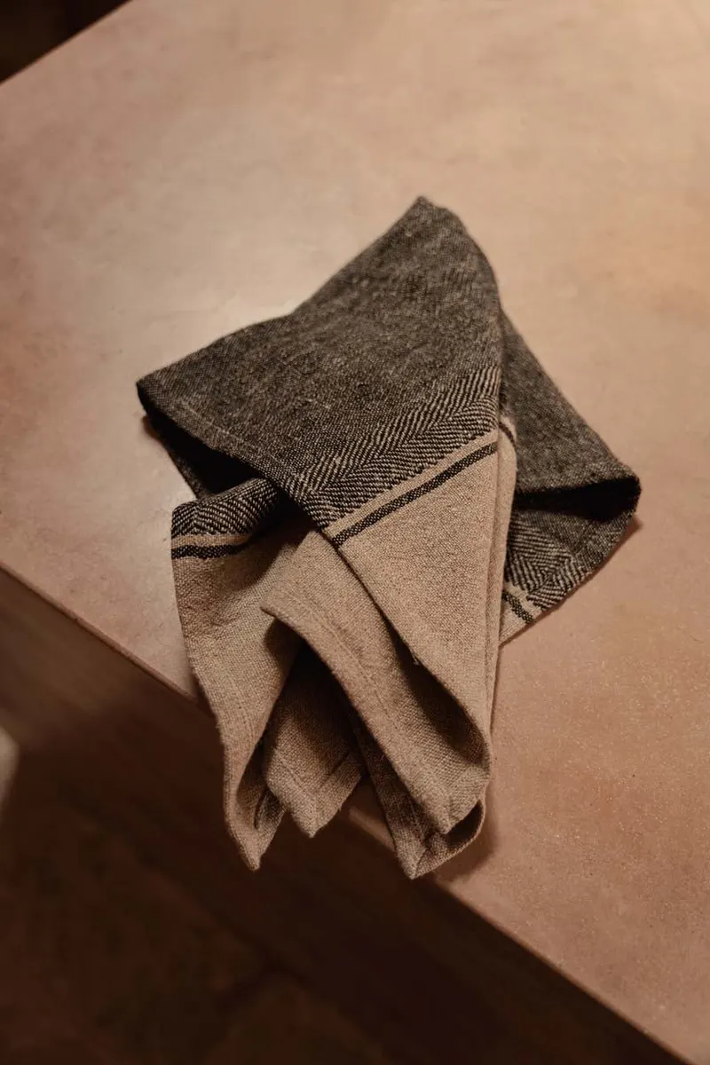 The Linen Dash Kitchen Towel Küchentuch aus Leinen von Bazar Bizar, Größe 50 × 70 cm, Natur / Schwarz, Ansicht 2