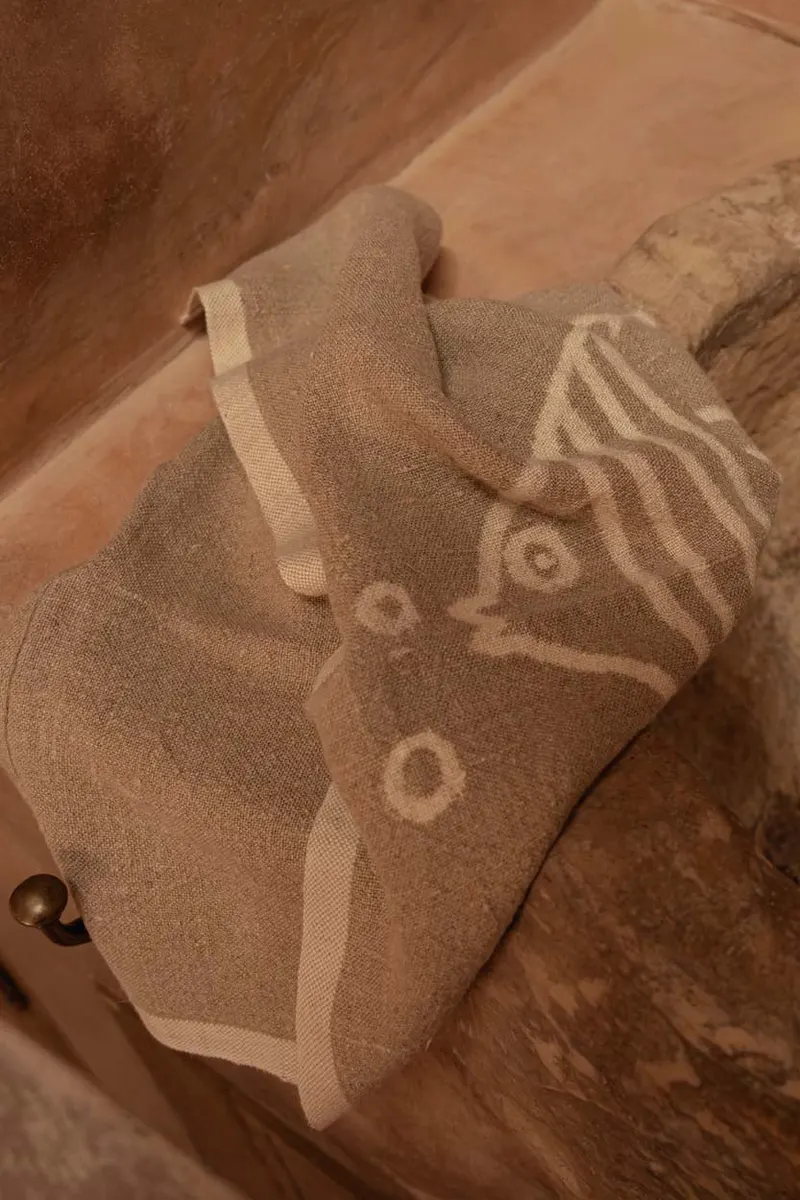 The Linen Fish Kitchen Towel Leinen-Küchentuch von Bazar Bizar, Größe 50 × 70 cm, Natur / Weiß, Ansicht 4