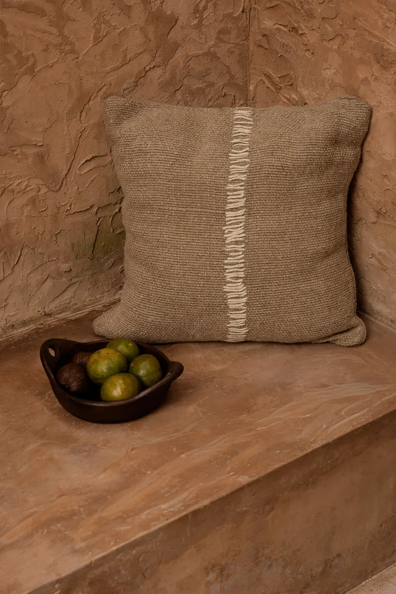 The Linen Stitch Cushion Cover Kissenbezug aus Leinen von Bazar Bizar, Größe 50 × 50 cm, Natur / Weiß, Ansicht 2