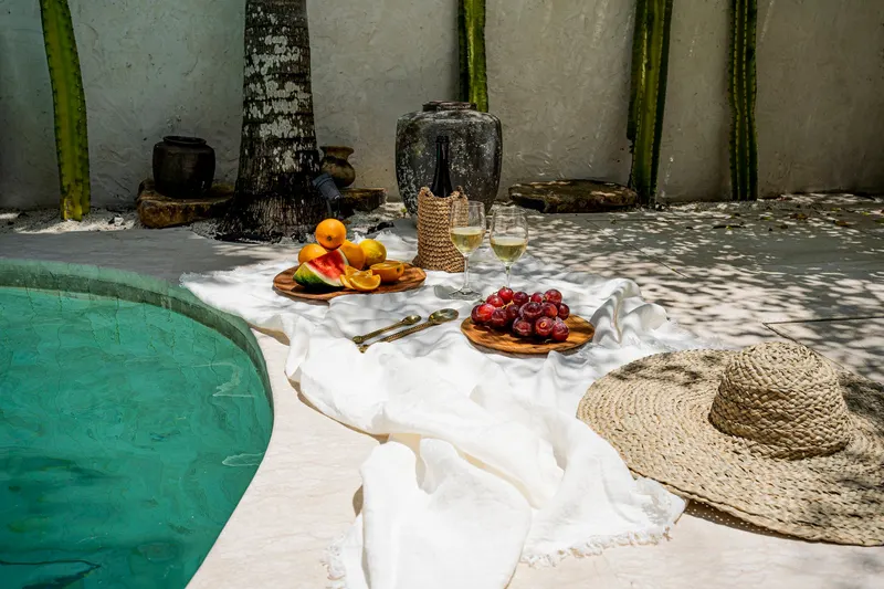 The Linen Tablecloth Leinentischdecke von Bazar Bizar, Größe 150 × 150 cm, Weiß, Ansicht 5