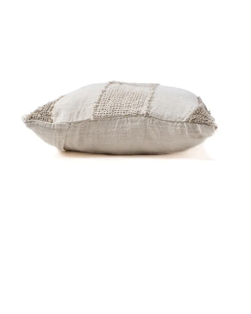 The Linen Threads Cushion Cover Kissenbezug aus Leinen von Bazar Bizar, Größe 50 × 50 cm, Weiß / Natur, Ansicht 8