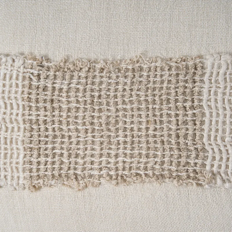 The Linen Threads Cushion Cover Kissenbezug aus Leinen von Bazar Bizar, Größe 50 × 50 cm, Weiß / Natur, Ansicht 9