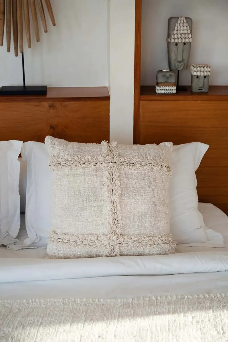 The Nomad Cushion Cover Kissenbezug aus Baumwolle von Bazar Bizar, Größe 50 × 50 cm, Natur, Ansicht 3