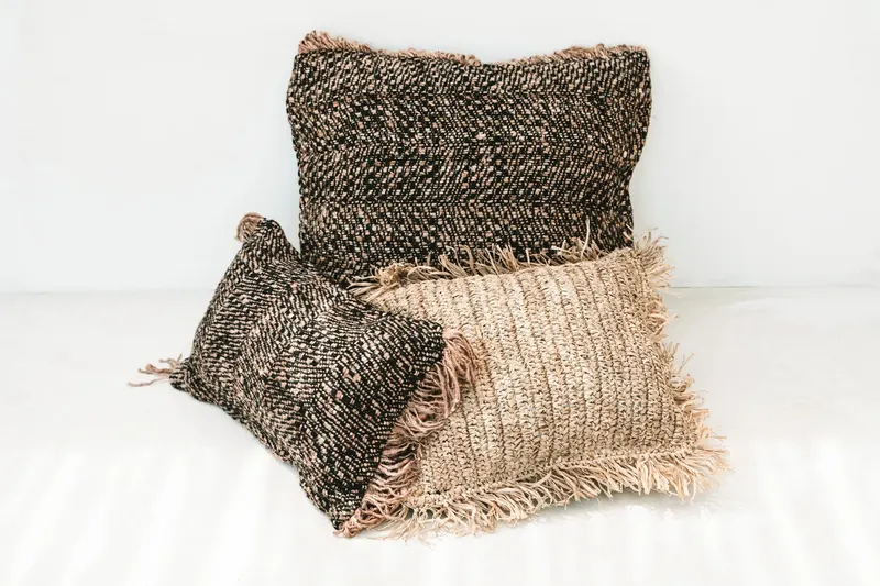 The Oh My Gee Cushion Cover Kissenbezug aus Baumwolle von Bazar Bizar, Größe 30 × 50 cm, Schwarz / Kupfer, Ansicht 3
