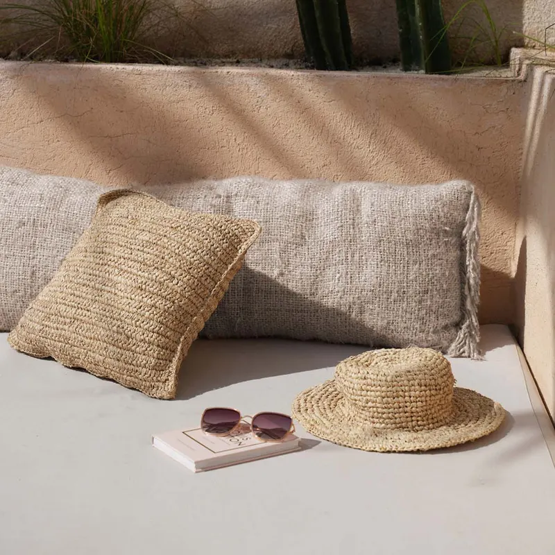 The Oh My Gee Cushion Cover Kissenbezug aus Baumwolle von Bazar Bizar, Größe 35 × 100 cm, Beige, Ansicht 2