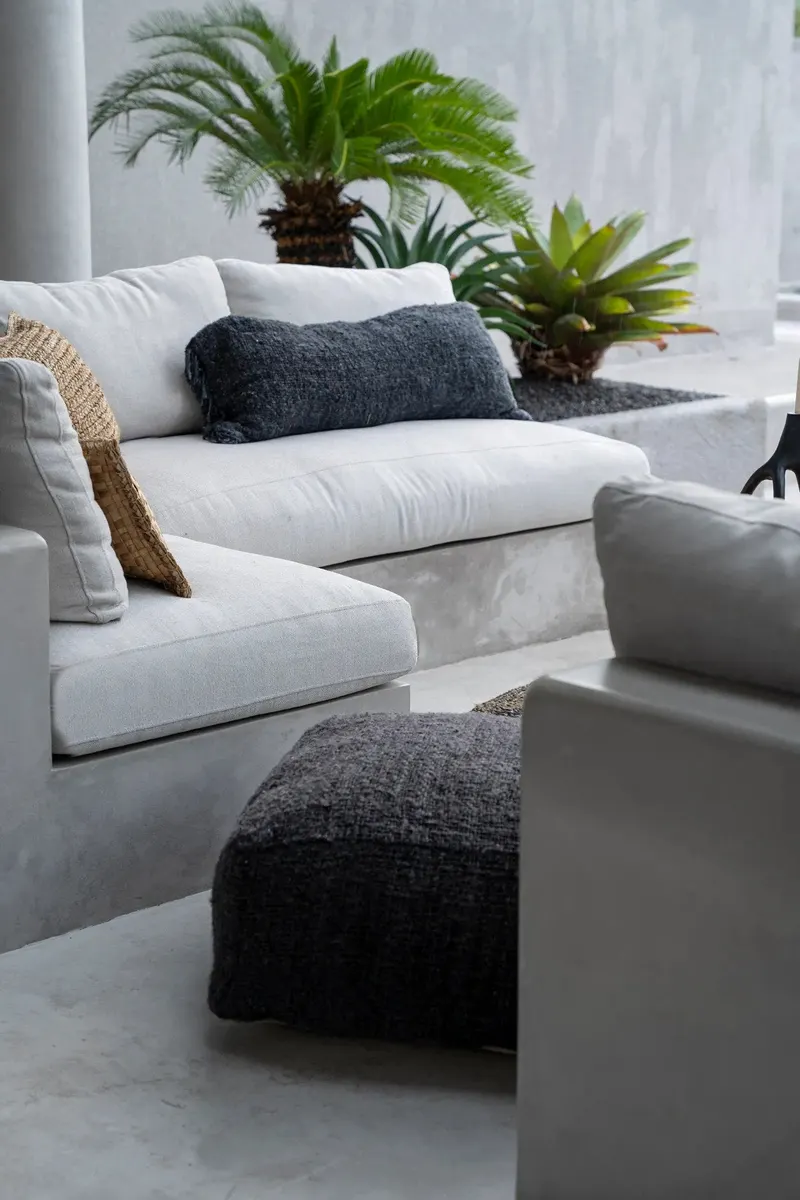 The Oh My Gee Cushion Cover Kissenbezug aus Baumwolle von Bazar Bizar, Größe 35 × 100 cm, Marineschwarz, Ansicht 3