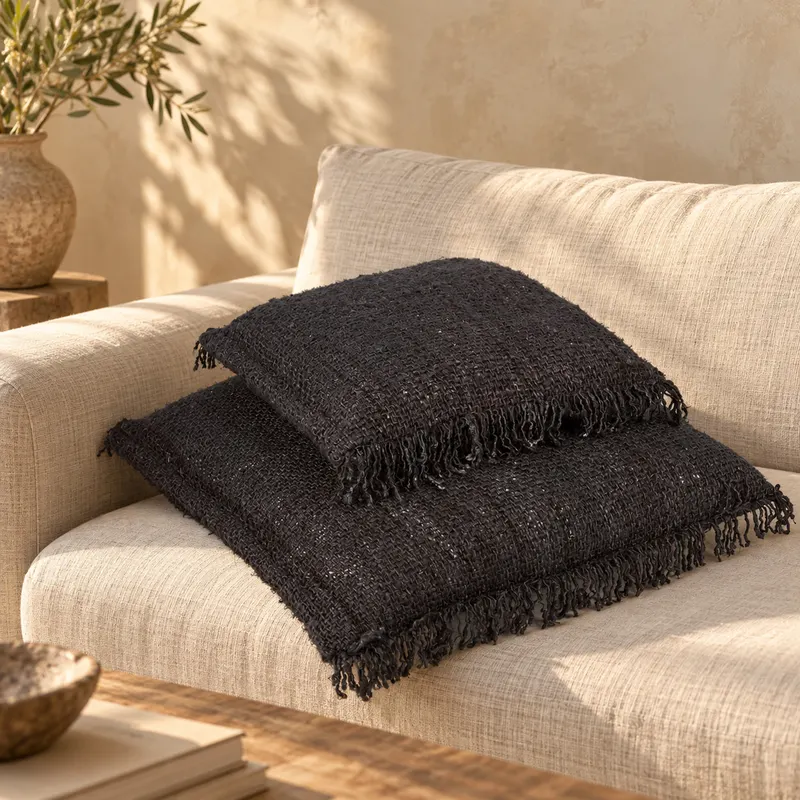The Oh My Gee Cushion Cover Kissenbezug aus Baumwolle von Bazar Bizar, Größe 60 × 60 cm, Marineschwarz, Ansicht 2