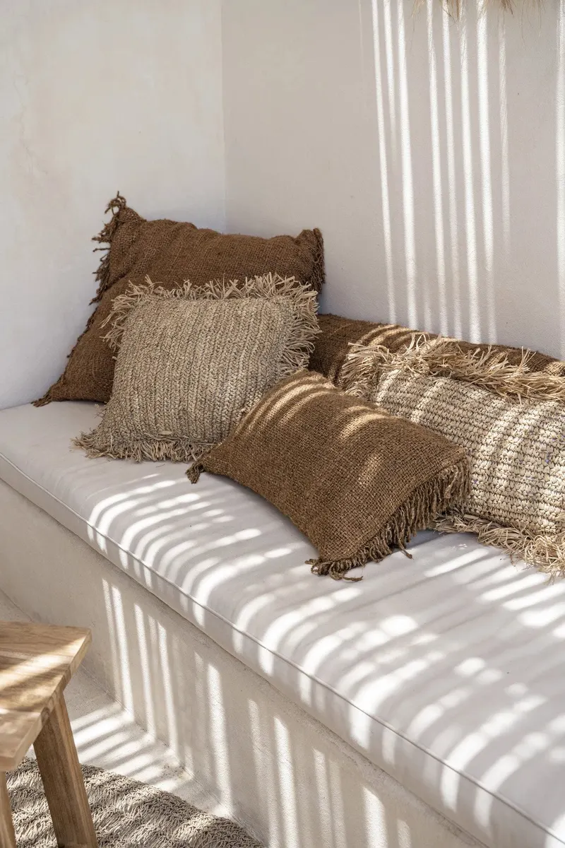 The Oh My Gee Cushion Cover Kissenbezug aus Baumwolle von Bazar Bizar, Größe 30 × 50 cm, Braun, Ansicht 4