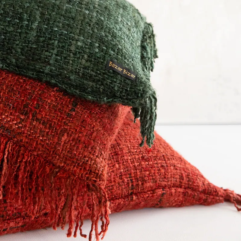 The Oh My Gee Cushion Cover Kissenbezug aus Baumwolle von Bazar Bizar, Größe 60 × 60 cm, Rot, Ansicht 3