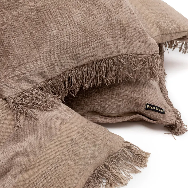 The Oh My Gee Cushion Cover Kissenbezug aus Samt von Bazar Bizar, Größe 30 × 50 cm, Betongrau, Ansicht 6