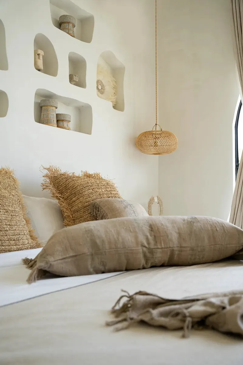 The Oh My Gee Cushion Cover Kissenbezug aus Samt von Bazar Bizar, Größe 35 × 100 cm, Beton-Samt, Ansicht 2