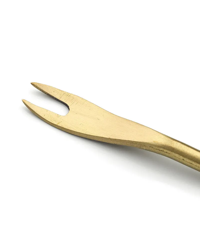 The Olive Fork Messinggabel in Gold von Bazar Bizar, Größe L, Ansicht 2
