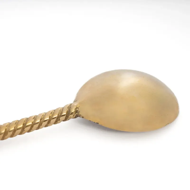 The Palm Tree Salad Spoon Messing-Besteck in Gold von Bazar Bizar, Größe 26 × 6 × 1 cm, Ansicht 6