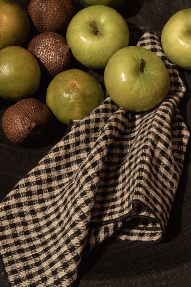 The Picknick Napkin Leinenserviette von Bazar Bizar, Größe 45 × 45 cm, Natur / Schwarz, Ansicht 2
