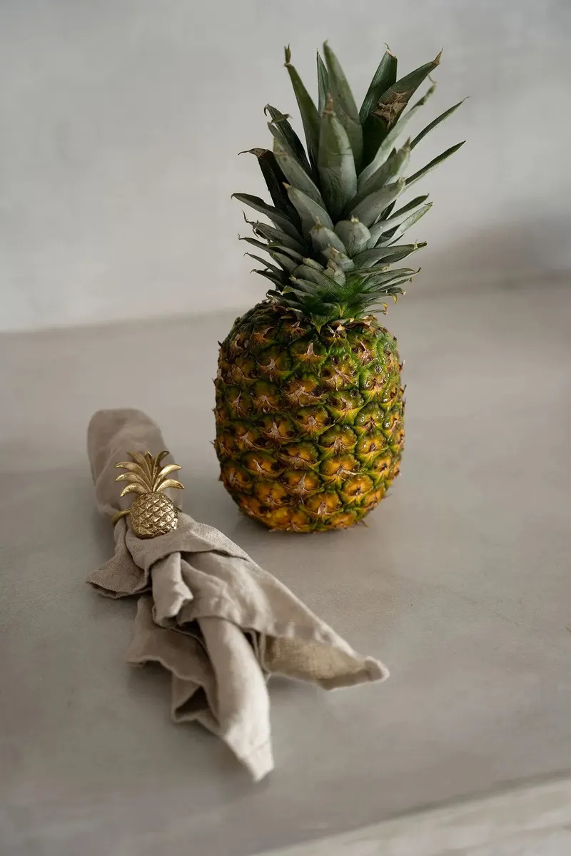 The Pineapple Napkin Ring Serviettenring aus Messing von Bazar Bizar, Größe 7 × 6 × 5 cm, Gold, Ansicht 8