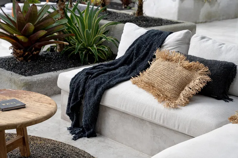 The Raffia Cushion Cover Rectangular Kissenbezug aus Raffia von Bazar Bizar, Größe 30 × 50 cm, Natur, Ansicht 3