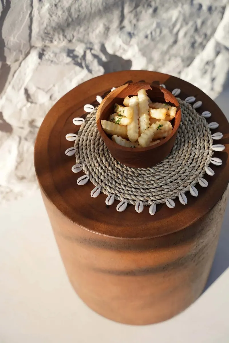 The Raffia Shell Pan Coaster Untersetzer von Bazar Bizar, Größe 23 × 23 × 1 cm, Natur, Ansicht 3