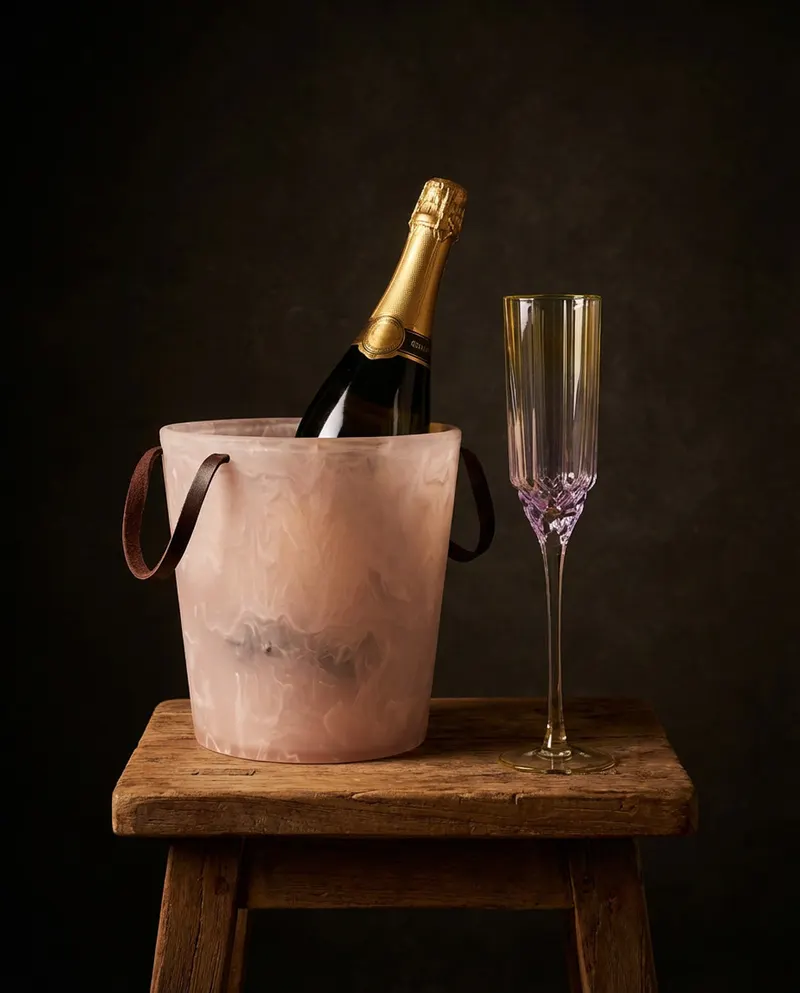 The Resin Ice Bucket Eiskübel aus Kunstharz von Bazar Bizar, Größe 23 × 23 × 23 cm, Rosa / Weiß, Ansicht 2
