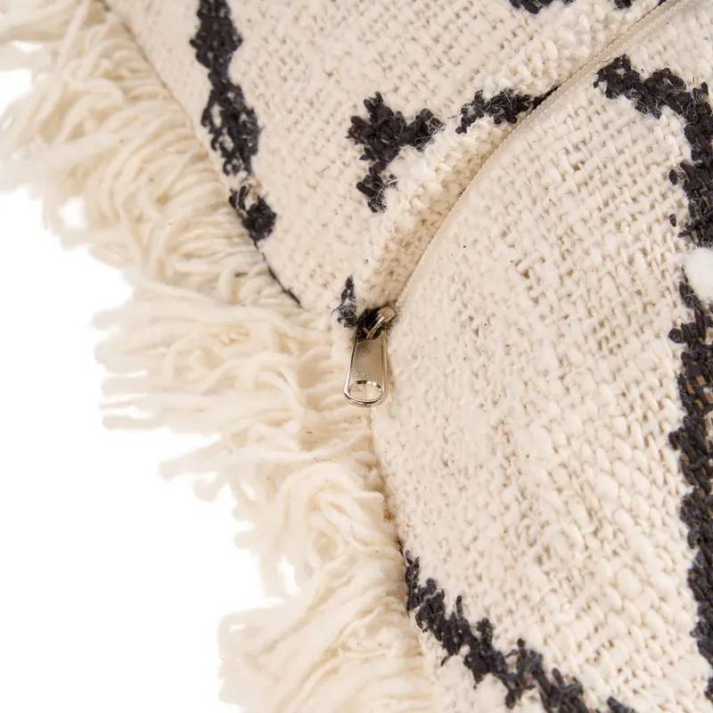 The Sahara Diamond Cushion Cover Kissenbezug aus Baumwolle von Bazar Bizar, Größe 50 × 50 cm, Natur / Schwarz, Ansicht 12