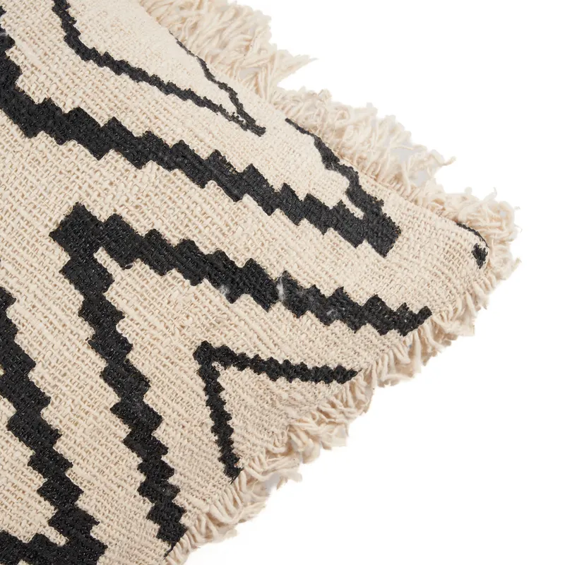 The Sahara Diamond Cushion Cover Kissenbezug aus Baumwolle von Bazar Bizar, Größe 50 × 50 cm, Natur / Schwarz, Ansicht 8