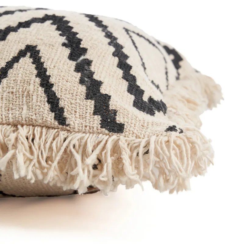 The Sahara Diamond Cushion Cover Kissenbezug aus Baumwolle von Bazar Bizar, Größe 50 × 50 cm, Natur / Schwarz, Ansicht 9
