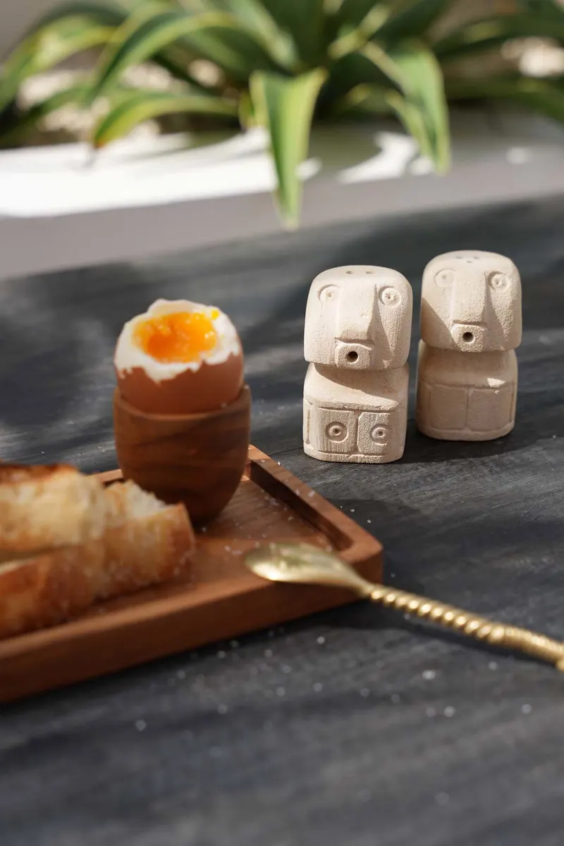 The Salt & Pepper Sumba Gewürzzubehör aus Sandstein von Bazar Bizar, Größe 4 × 5 × 7 cm, Natur, Ansicht 3