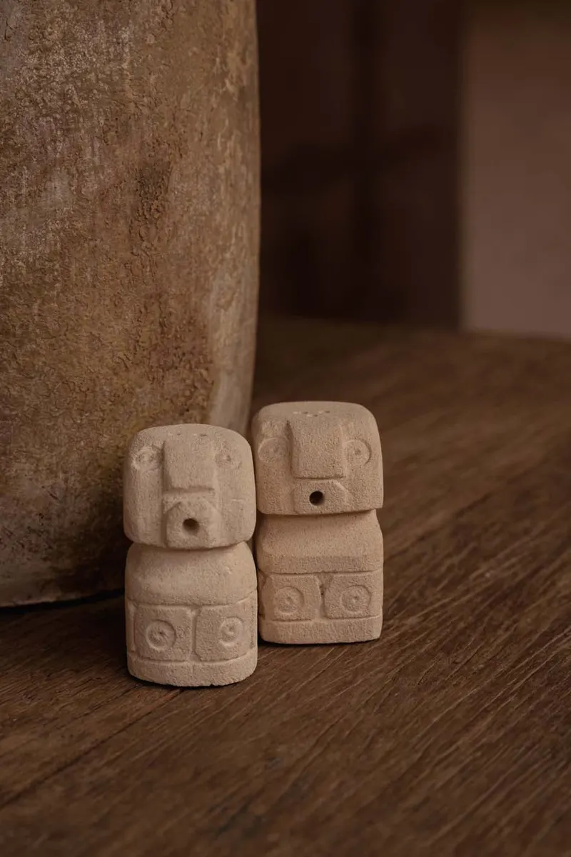 The Salt & Pepper Sumba Gewürzzubehör aus Sandstein von Bazar Bizar, Größe 4 × 5 × 7 cm, Natur, Ansicht 8