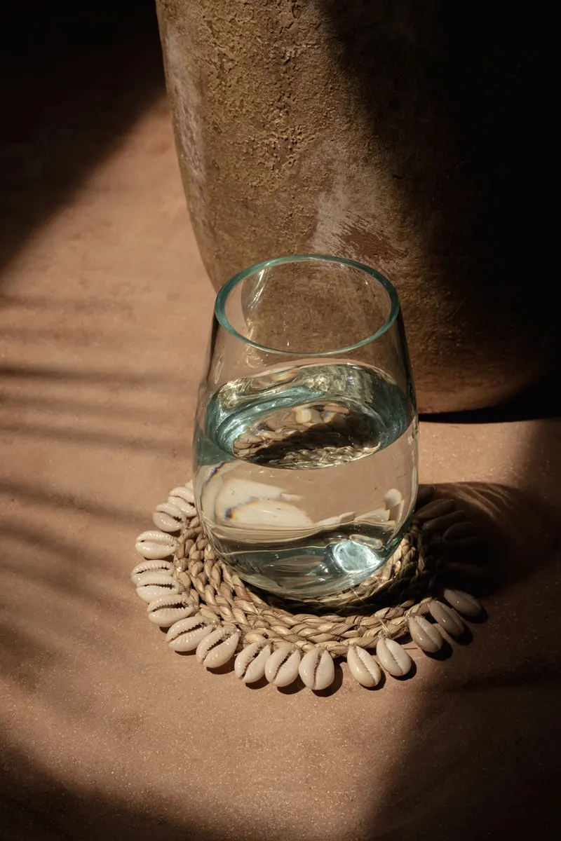 The Seagrass Shell Coaster Untersetzer aus Seegras von Bazar Bizar, Größe 12 × 12 × 1 cm, Weiß, Ansicht 2