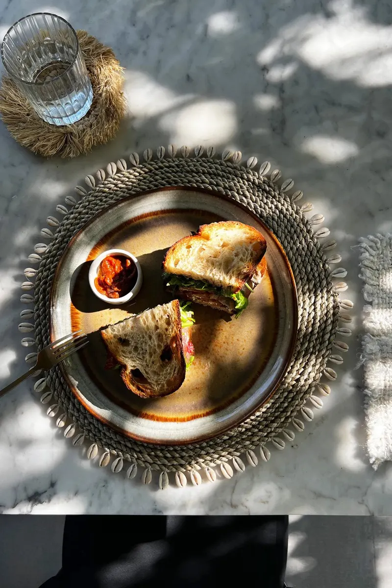 The Seagrass Shell Placemat Platzset aus Seegras und Muscheln von Bazar Bizar, Größe 38 × 38 × 1 cm, Natur, Ansicht 6