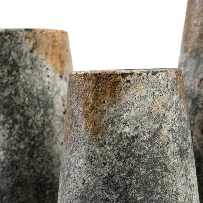 The Spooky Vase, Vase aus Terrakotta, antikgrau von Bazar Bizar, Größe L, Ansicht 7