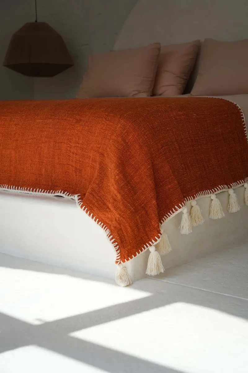 The Stitch Bed Throw Plaid aus Baumwolle von Bazar Bizar, Größe 246 × 126 cm, Terrakotta, Ansicht 2