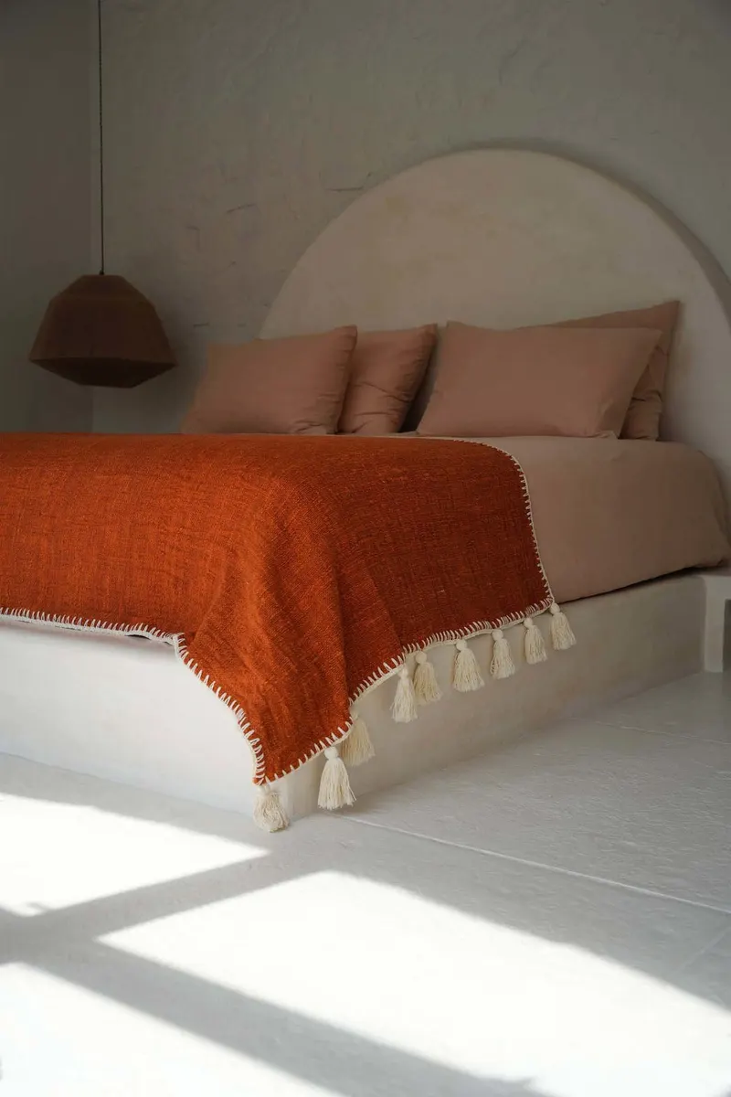 The Stitch Bed Throw Plaid aus Baumwolle von Bazar Bizar, Größe 246 × 126 cm, Terrakotta, Ansicht 3