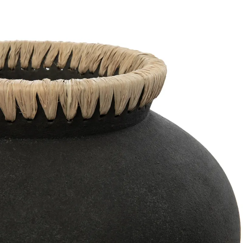 The Styly Vase, Terrakottavase mit Raffia von Bazar Bizar, Größe L, Schwarz / Natur, Ansicht 9