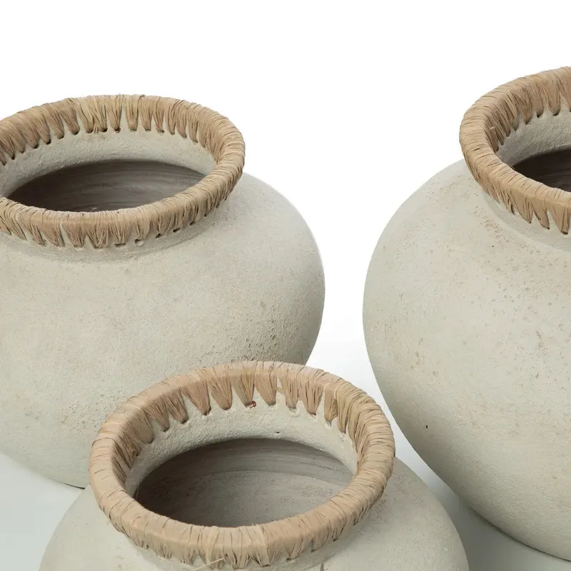 The Styly Vase, Terrakottavase mit Raffia von Bazar Bizar, Größe S, Beton-Natur, Ansicht 8
