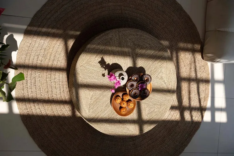 The Teak Root Organic Plate Teller aus Teakwurzelholz von Bazar Bizar, Größe 25 × 25 × 3 cm, Natur, Ansicht 3