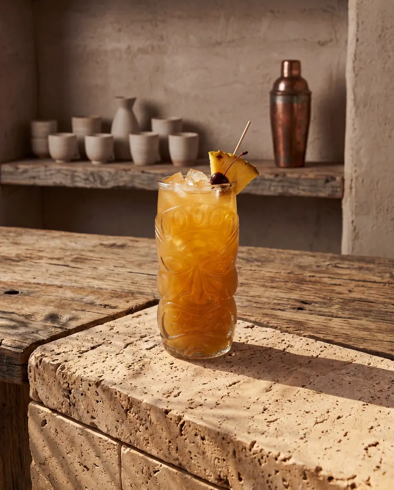 The Tiki Glass Trinkglas aus Recyclingglas von Bazar Bizar, Größe 8 × 8 × 17 cm, Blau, Ansicht 3