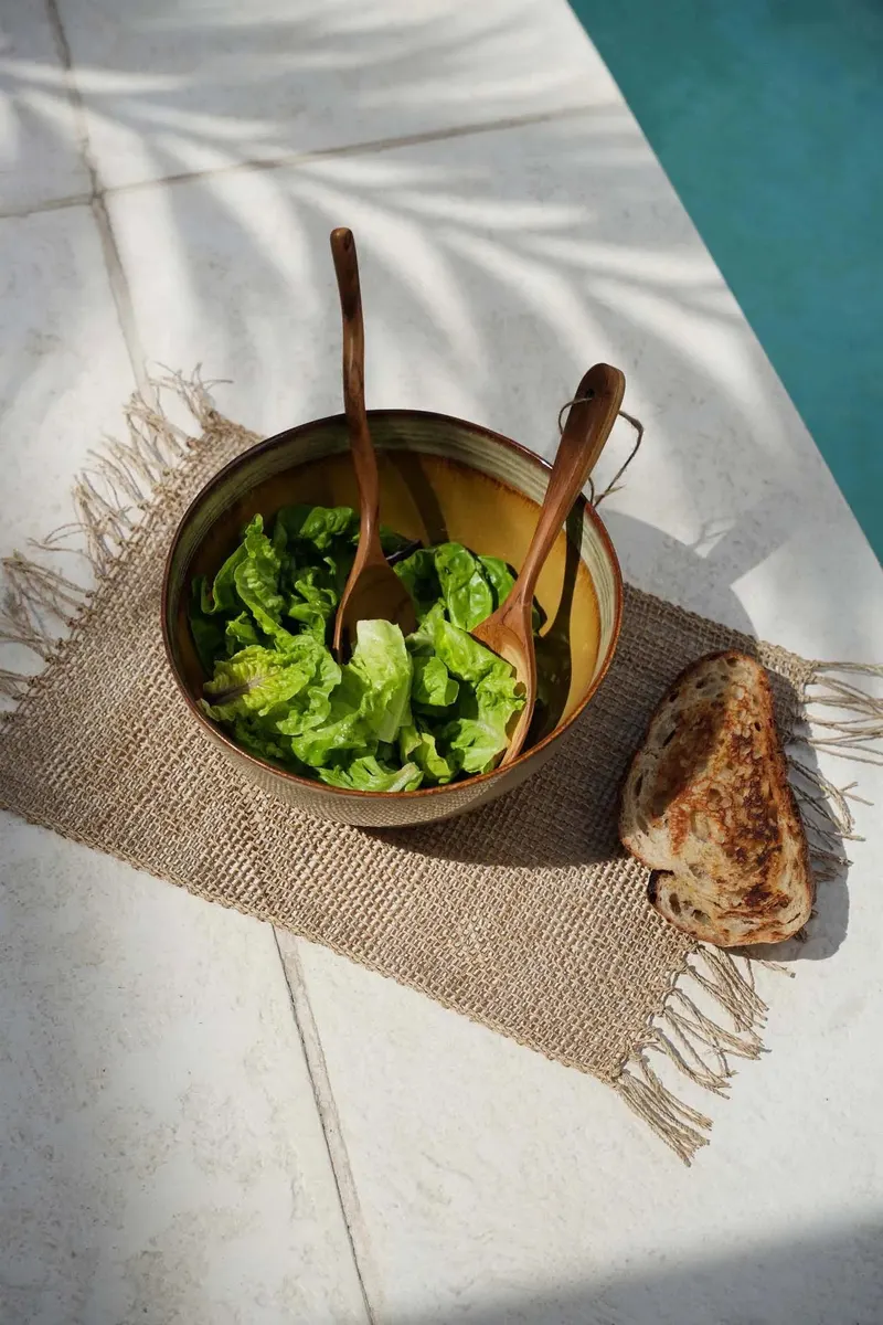 The Twisted Salad Fork, Salatgabel aus Teakholz von Bazar Bizar, Größe 27 × 8 × 2 cm, Natur, Ansicht 2
