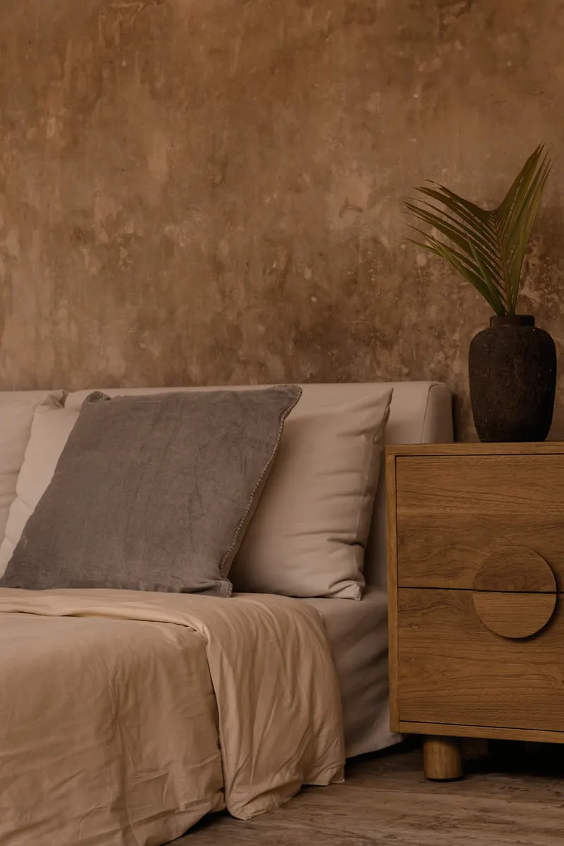 The Velvet Crush Cushion Cover Kissenbezug aus Samt von Bazar Bizar, Größe 50 × 50 cm, Grau, Ansicht 2